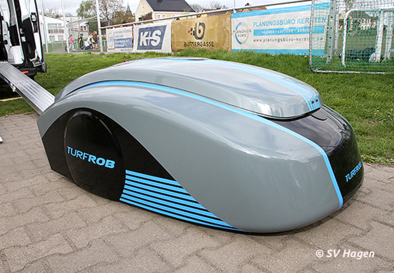 Der neue Mähroboter für den SV Hagen.
