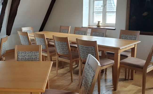 Image - Neue Bestuhlung für die Klosterpforte Oesede