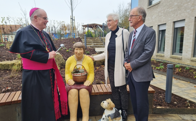 Image - Alltagsmenschen am neuen Seniorenheim in Hagen